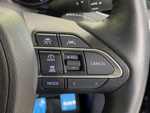 【レーダークルーズコントロール】高速道路での長距離走行が楽に!!自動で速度を保つクルーズコントロールが、衝突軽減システムと連携し、前方の車両を感知して車間を保つように速度調節してくれます!!