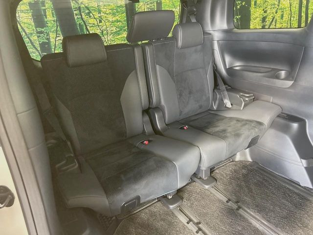 3列目シートはもちろん状態良好☆大人でもゆったりと座って頂けますので、大人数でのお出かけもラクラクです♪ご家族で、気の知れた仲間で、ドライブに行くのが楽しみですね♪