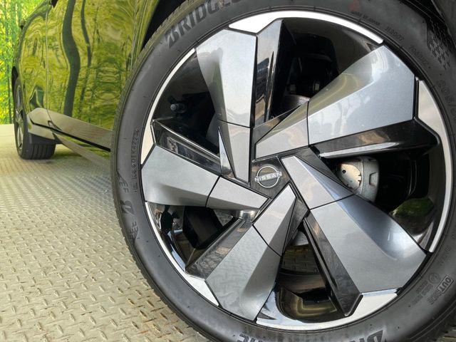 �y����17�C���`�A���~�z�C�[���z�O�ςɃ}�b�`���������A���~�z�C�[���𑕒����Ă���܂��B�e��ЊO�A���~�z�C�[����A�X�^�b�h���X�^�C�����戵�����Ă���܂��B���񂲑��k����������