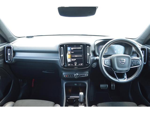 XC40B4 AWD Rデザイン 4WD