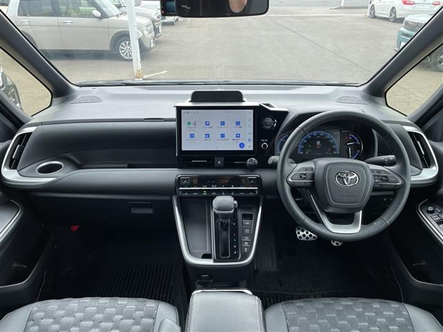 ヴォクシー1.8 ハイブリッド S-Z E-Four 4WD