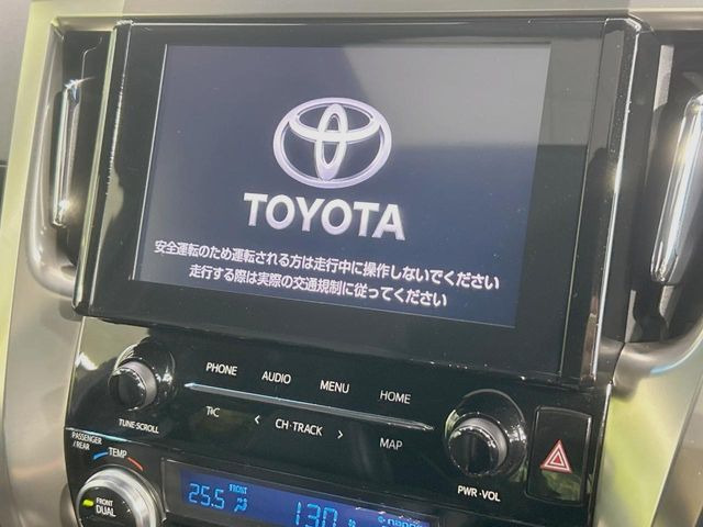 【メーカー純正9型ナビ】インテリアに溶け込むスタイリッシュな「専用設計」メーカーナビを装備♪視認性や操作性など基本性能にも優れ、より上質なカーライフをお楽しみいただけます。