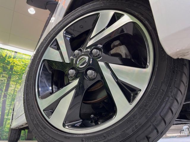 �y����15�C���`�A���~�z�C�[���z�O�ςɃ}�b�`���������A���~�z�C�[���𑕒����Ă���܂��B�e��ЊO�A���~�z�C�[����A�X�^�b�h���X�^�C�����戵�����Ă���܂��B���񂲑��k����������