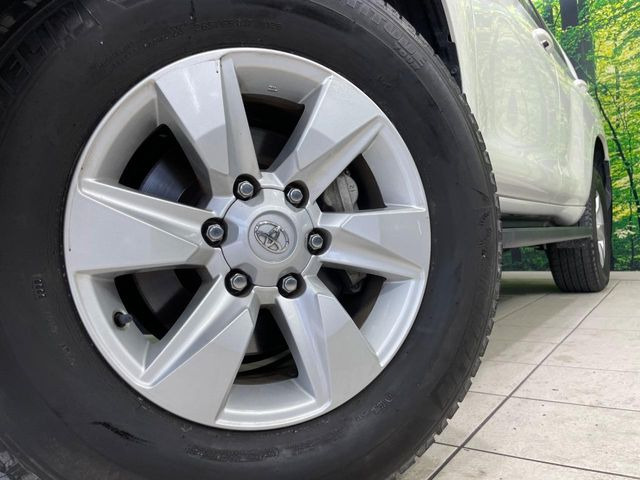 �y����17�C���`�A���~�z�C�[���z�O�ςɃ}�b�`���������A���~�z�C�[���𑕒����Ă���܂��B�e��ЊO�A���~�z�C�[����A�X�^�b�h���X�^�C�����戵�����Ă���܂��B���񂲑��k����������