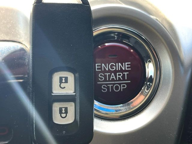 �yHonda�X�}�[�g�L�[�z�J�o����|�P�b�g�ɓ��ꂽ�܂܂ł��h�A�̎{���E�������\�ȃX�}�[�g�L�[�𑕔��B�G���W���̃I���E�I�t�����J�M�����o���K�v����������Ƃ��Ă��֗��ł���