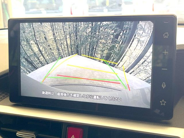 【バックカメラ】駐車時に後方がリアルタイム映像で確認できます。大型商業施設や立体駐車場での駐車時や、夜間のバック時に大活躍!運転スキルに関わらず、今や必須となった装備のひとつです!