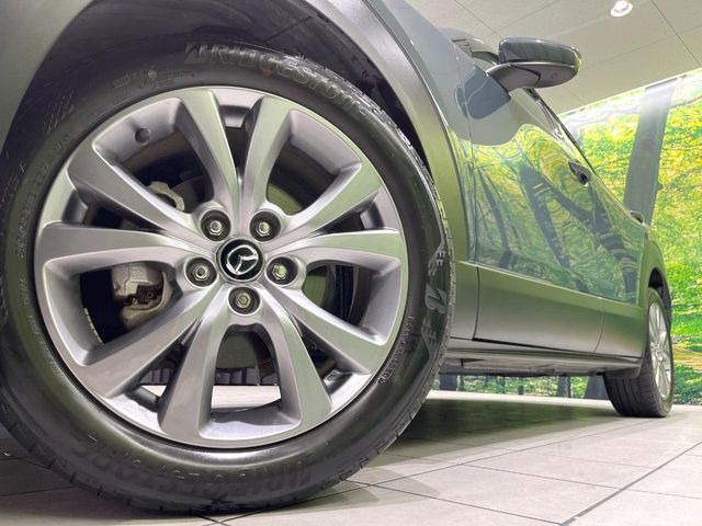 �y����18�C���`�A���~�z�C�[���z�O�ςɃ}�b�`���������A���~�z�C�[���𑕒����Ă���܂��B�e��ЊO�A���~�z�C�[����A�X�^�b�h���X�^�C�����戵�����Ă���܂��B���񂲑��k����������