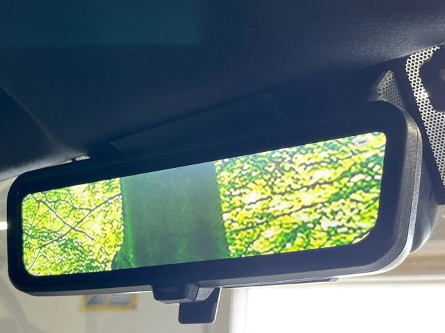 【デジタルインナーミラー】後席の大きな荷物や同乗者で後方が確認しづらい時でも安心!カメラが撮影した車両後方の映像をルームミラー内に表示。クリアな視界で状況の確認が可能です!