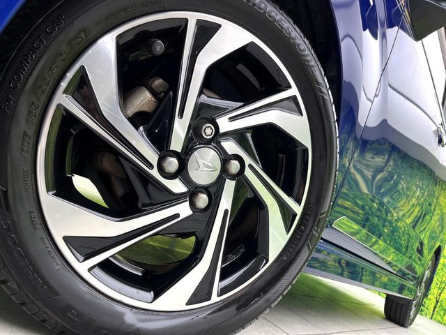 �y����15�C���`�A���~�z�C�[���z�O�ςɃ}�b�`���������A���~�z�C�[���𑕒����Ă���܂��B�e��ЊO�A���~�z�C�[����A�X�^�b�h���X�^�C�����戵�����Ă���܂��B���񂲑��k����������