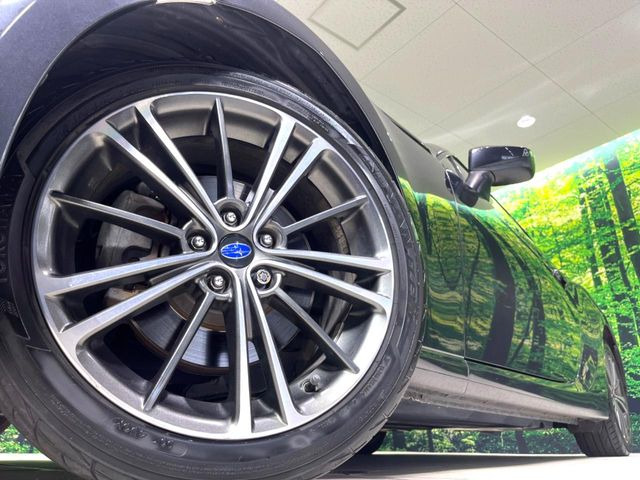 �y�����A���~�z�C�[���z�O�ςɃ}�b�`���������A���~�z�C�[���𑕒����Ă���܂��B�e��ЊO�A���~�z�C�[����A�X�^�b�h���X�^�C�����戵�����Ă���܂��B���񂲑��k����������