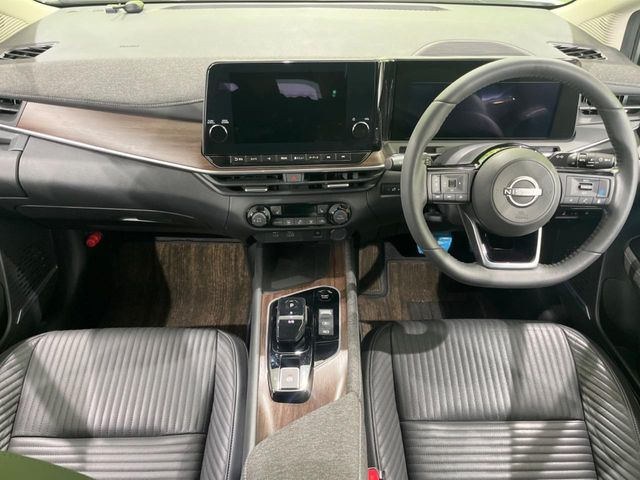 ノートオーラ1.2 G FOUR レザーエディション 4WD