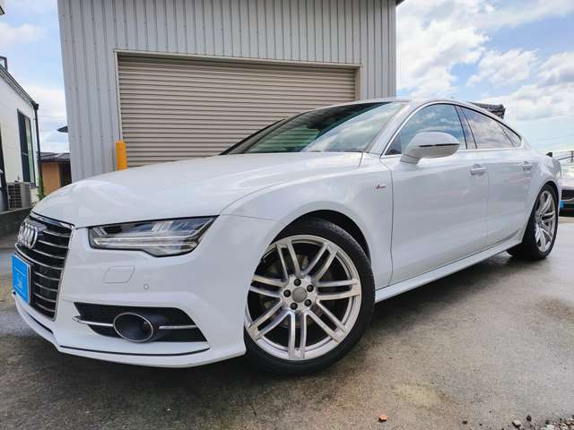 Audi�Ǝ��́uquattro�v�ɂ����肵�����s���\�ɉ����AS line�p�b�P�[�W�Ȃ�ł͂̃X�|�[�e�B�ȃf�U�C�����A���̈��̖��͂�����Ɉ������ĂĂ��܂��B