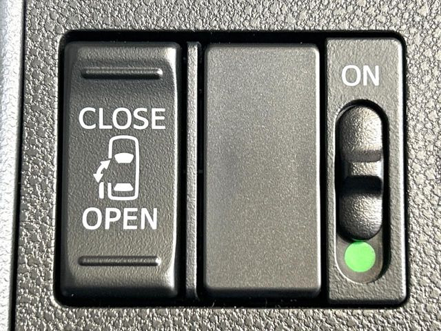 【パワースライドドア】スマートキーや運転席のスイッチでスライドドアの開閉が可能♪電動だから力を入れてドアを開ける必要が無く、小さいお子様でも、重い荷物を持っている時もラクに開け閉めできます♪