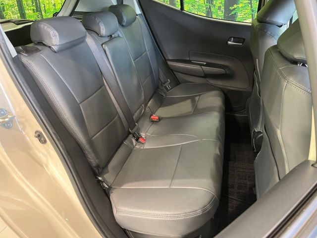コンパクトカーですが、セカンドシートは十分な広さがあり快適にお乗りいただけます♪シートを倒して大きな荷物を積んだりと、用途の幅が広い1台です。