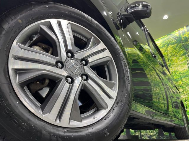 �y����16�C���`�A���~�z�C�[���z�O�ςɃ}�b�`���������A���~�z�C�[���𑕒����Ă���܂��B�e��ЊO�A���~�z�C�[����A�X�^�b�h���X�^�C�����戵�����Ă���܂��B���񂲑��k����������