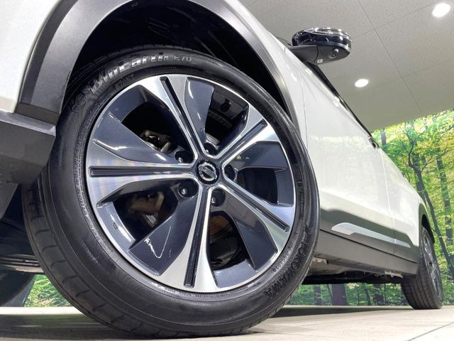 �y����17�C���`�A���~�z�C�[���z�O�ςɃ}�b�`���������A���~�z�C�[���𑕒����Ă���܂��B�e��ЊO�A���~�z�C�[����A�X�^�b�h���X�^�C�����戵�����Ă���܂��B���񂲑��k����������
