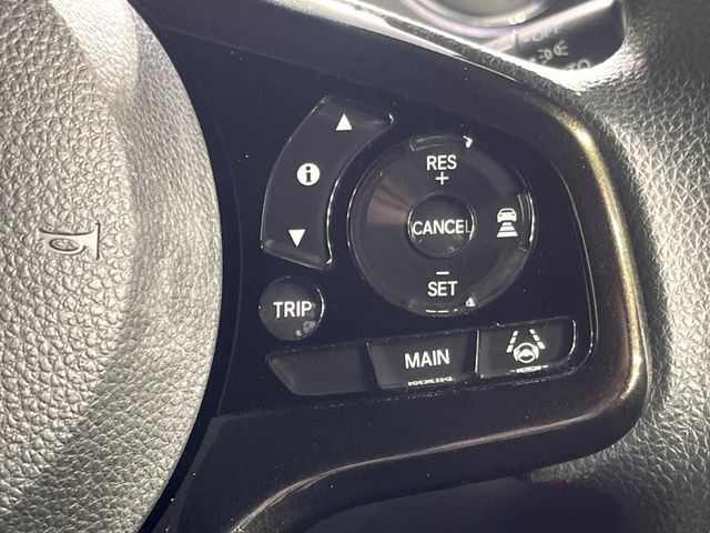 【アダプティブクルーズコントロール】高速道路での長距離走行が楽に!!自動で速度を保つクルーズコントロールが、衝突軽減システムと連携し、前方の車両を感知して車間を保つように速度調節してくれます!!