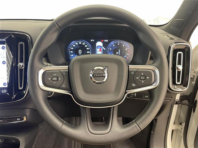 XC40B4 AWD インスクリプション 4WD