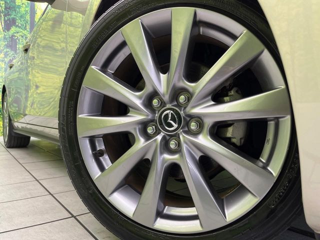 �y����18�C���`�A���~�z�C�[���z�O�ςɃ}�b�`���������A���~�z�C�[���𑕒����Ă���܂��B�e��ЊO�A���~�z�C�[����A�X�^�b�h���X�^�C�����戵�����Ă���܂��B���񂲑��k����������