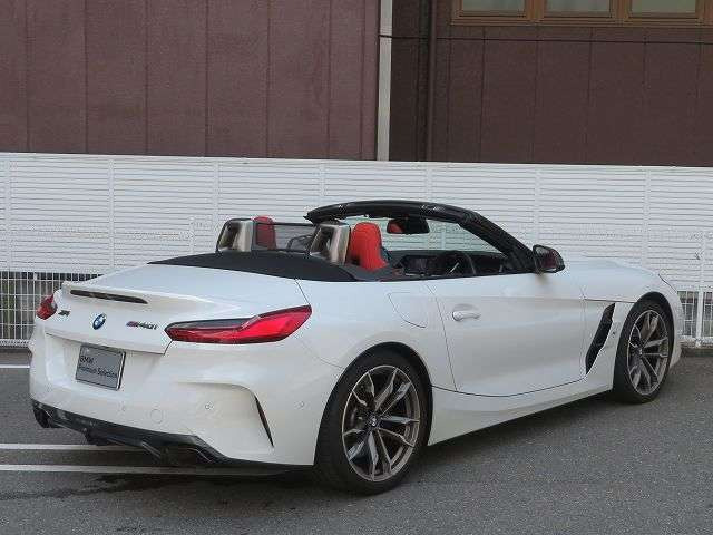 Z4M40i