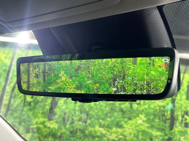 【デジタルインナーミラー】後席の大きな荷物や同乗者で後方が確認しづらい時でも安心!カメラが撮影した車両後方の映像をルームミラー内に表示。クリアな視界で状況の確認が可能です!