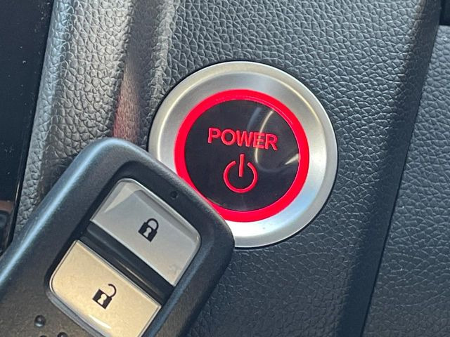 �yHonda�X�}�[�g�L�[�z�J�o����|�P�b�g�ɓ��ꂽ�܂܂ł��h�A�̎{���E�������\�ȃX�}�[�g�L�[�𑕔��B�G���W���̃I���E�I�t�����J�M�����o���K�v����������Ƃ��Ă��֗��ł���