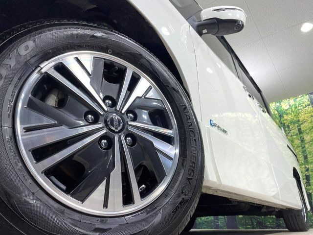 �y����15�C���`�A���~�z�C�[���z�O�ςɃ}�b�`���������A���~�z�C�[���𑕒����Ă���܂��B�e��ЊO�A���~�z�C�[����A�X�^�b�h���X�^�C�����戵�����Ă���܂��B���񂲑��k����������