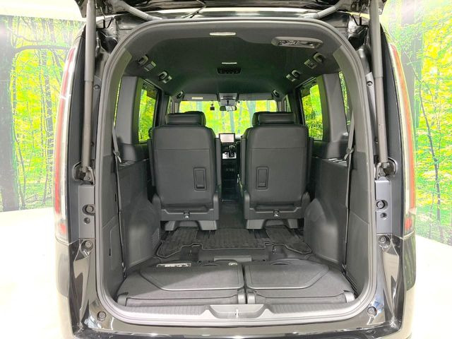 普段のお買い物や通勤、送迎等に十分な荷室スペースを確保しております。セカンドシートを倒すと、大きな荷物の積載も可能です♪