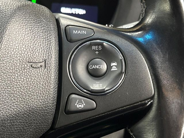 【アダプティブクルーズコントロール】高速道路での長距離走行が楽に!!自動で速度を保つクルーズコントロールが、衝突軽減システムと連携し、前方の車両を感知して車間を保つように速度調節してくれます!!
