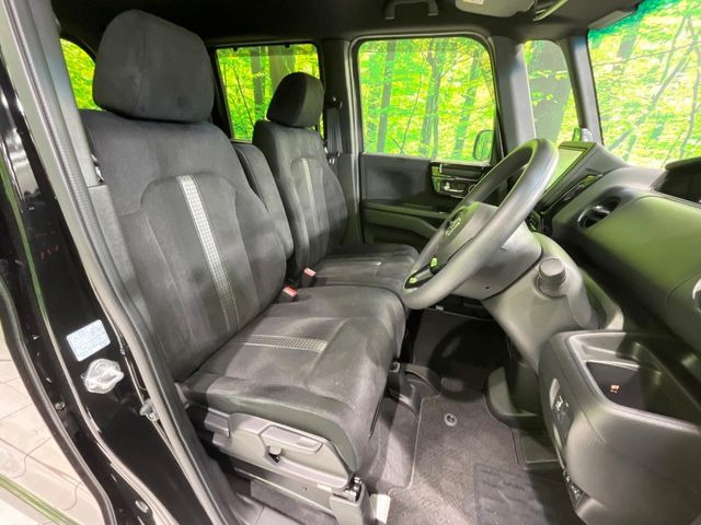 運転席シート廻りは使用感も少なく、良好な状態となっています。丁寧に使われていたことがよくわかりますね。