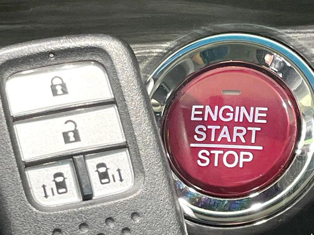 �yHonda�X�}�[�g�L�[�z�J�o����|�P�b�g�ɓ��ꂽ�܂܂ł��h�A�̎{���E�������\�ȃX�}�[�g�L�[�𑕔��B�G���W���̃I���E�I�t�����J�M�����o���K�v����������Ƃ��Ă��֗��ł���