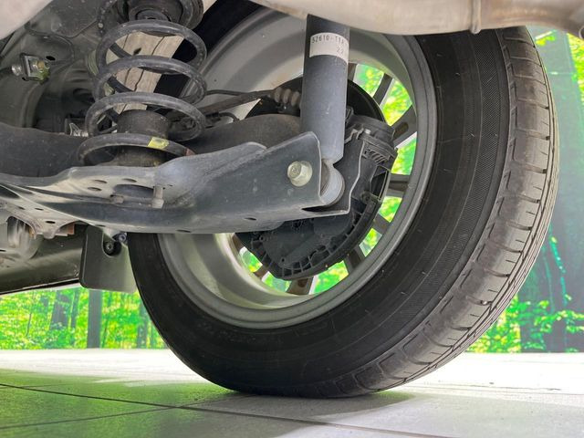 お車を安心してお乗りいただく為には、足回りの定期点検が欠かせません。サービスサポート(有償保証)では無料点検もご提供しており、安心のカーライフをお過ごしいただけるサポート体制が整っています。