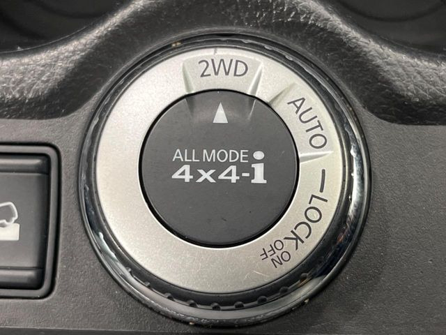�y�I�[�����[�h4&times;4�z2WD/4WD���[�h����y�ɐ؂�ւ��\�B�R��d����2WD�A�X�^�b�N���ɖ𗧂�LOCK�AAUTO���[�h�ł�4WD�̔z���������Œ������A�H�ʏ󋵂��킸���肵��������T�|�[�g�B