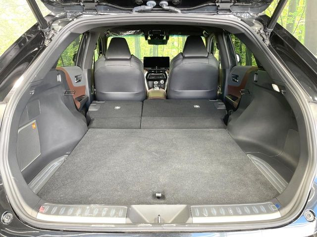 【パワーバックドア】スマートキーや運転席のボタンを押すだけでリアゲートが自動で開閉します!荷物を持っている時や、高い位置にあるバックドアを閉める際に便利な機能です♪
