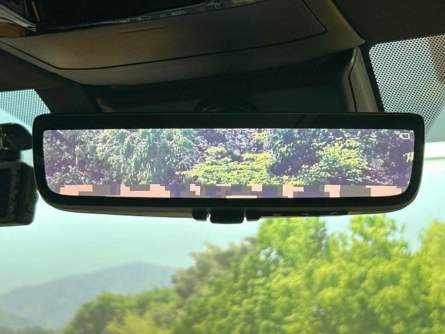 【デジタルインナーミラー】後席の大きな荷物や同乗者で後方が確認しづらい時でも安心!カメラが撮影した車両後方の映像をルームミラー内に表示。クリアな視界で状況の確認が可能です!