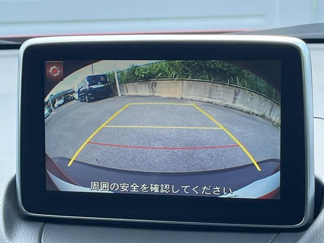 【バックカメラ】駐車時に後方がリアルタイム映像で確認できます。大型商業施設や立体駐車場での駐車時や、夜間のバック時に大活躍!運転スキルに関わらず、今や必須となった装備のひとつです!