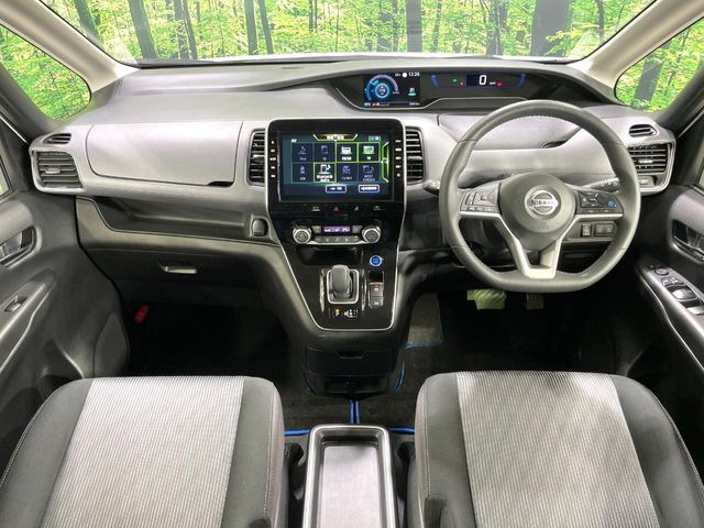 セレナ1.2 e-POWER ハイウェイスターV