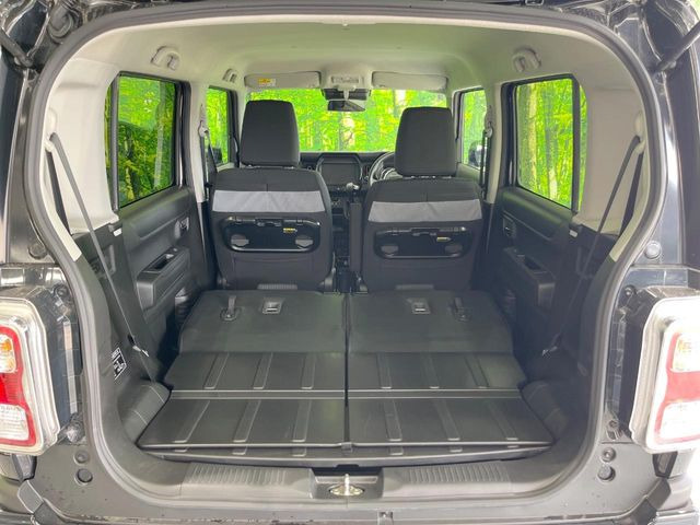 普段のお買い物や通勤、送迎等に十分な荷室スペースを確保しております。セカンドシートを倒すと、大きな荷物の積載も可能です♪