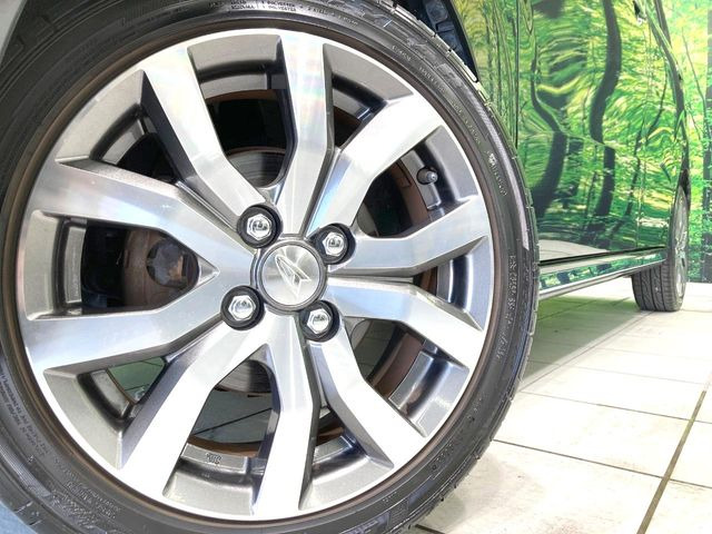 �y����15�C���`�A���~�z�C�[���z�O�ςɃ}�b�`���������A���~�z�C�[���𑕒����Ă���܂��B�e��ЊO�A���~�z�C�[����A�X�^�b�h���X�^�C�����戵�����Ă���܂��B���񂲑��k����������