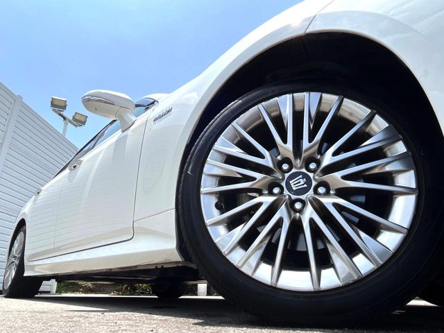 �y����18�C���`�A���~�z�C�[���z�O�ςɃ}�b�`���������A���~�z�C�[���𑕒����Ă���܂��B�e��ЊO�A���~�z�C�[����A�X�^�b�h���X�^�C�����戵�����Ă���܂��B���񂲑��k����������