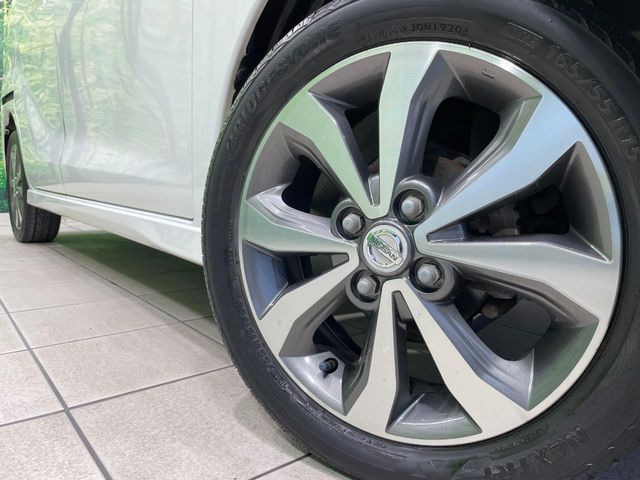 �y����15�C���`�A���~�z�C�[���z�O�ςɃ}�b�`���������A���~�z�C�[���𑕒����Ă���܂��B�e��ЊO�A���~�z�C�[����A�X�^�b�h���X�^�C�����戵�����Ă���܂��B���񂲑��k����������