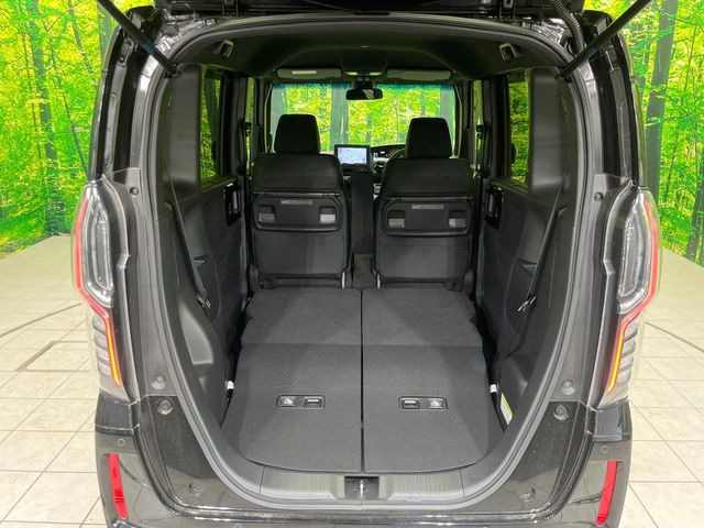 普段のお買い物や通勤、送迎等に十分な荷室スペースを確保しております。セカンドシートを倒すと、大きな荷物の積載も可能です♪