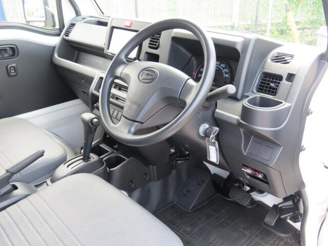���O���̐��|�E�K���X�n�{�f�B�R�[�e�B���O��CAR�N���[�j���O���Ǝ҂��{�H�������܂��̂ő�ϐ����B�I���b�N�X�����Ԃł݂͂Ȃ��܂ɉ��K�ȃh���C�u�����񑩁B