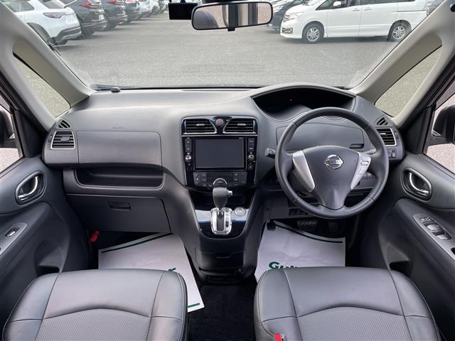 セレナ2.0 ハイウェイスター Vセレクション+Safety 4WD