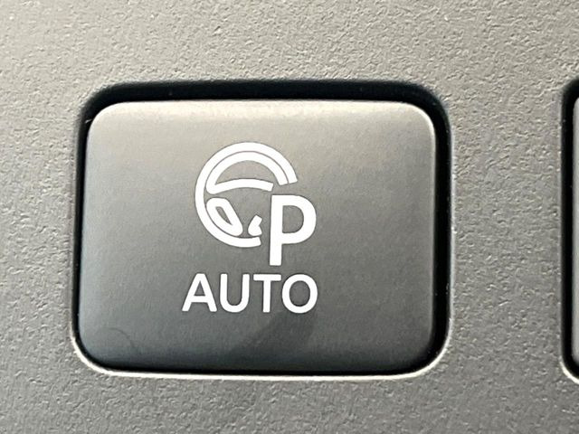 【駐車支援システム】駐車スペースを検知し、スムーズな駐車をアシスト。狭いスペースへの駐車など、駐車に自信の無い方におすすめの機能です♪
