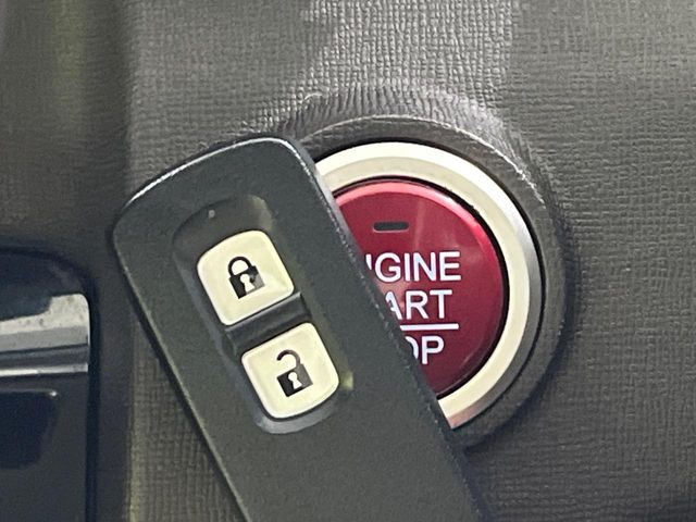 �yHonda�X�}�[�g�L�[�z�J�o����|�P�b�g�ɓ��ꂽ�܂܂ł��h�A�̎{���E�������\�ȃX�}�[�g�L�[�𑕔��B�G���W���̃I���E�I�t�����J�M�����o���K�v����������Ƃ��Ă��֗��ł���