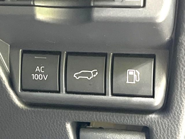 【パワーバックドア】スマートキーや運転席のボタンを押すだけでリアゲートが自動で開閉します!荷物を持っている時や、高い位置にあるバックドアを閉める際に便利な機能です♪
