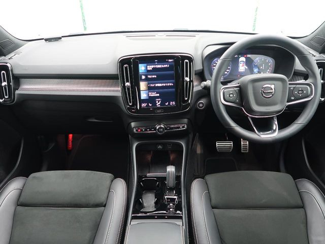 XC40B4 AWD Rデザイン 4WD