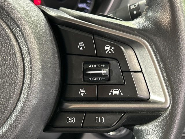 【全車速追従機能付クルーズコントロール】高速道路での長距離走行が楽に!!自動で速度を保つクルーズコントロールが、衝突軽減システムと連携し、前方の車両を感知して車間を保つように速度調節してくれます!!