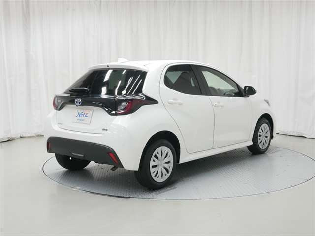 ヤリス1.5 ハイブリッド X E-Four 4WD